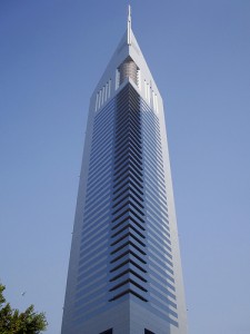 Небоскребы Дубая Emirates Office Tower фото Emirates Towers Hotel